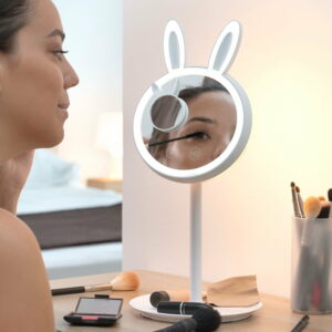 Set stolového a približovacieho zrkadla s LED osvetlením InnovaGoods Bunny InnovaGoods