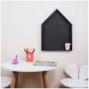 Čierna nástenná polica s tabuľou North Carolina Scandinavian Home Decors Maison North Carolina Scandinavian Home Decors
