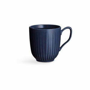 Tmavomodrý porcelánový hrnček Kähler Design Hammershoi