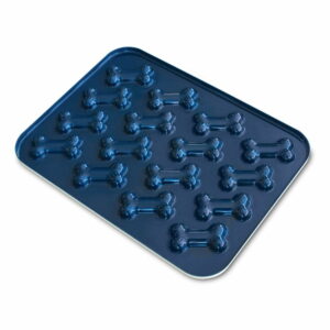 Modrá forma na pečenie psích sušienok v tvare kosti Nordic Ware Nordic Ware