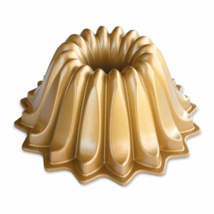 Forma na bábovku v zlatej farbe Nordic Ware Lotus