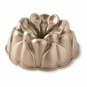 Forma na bábovku v medenej farbe Nordic Ware Magnolia